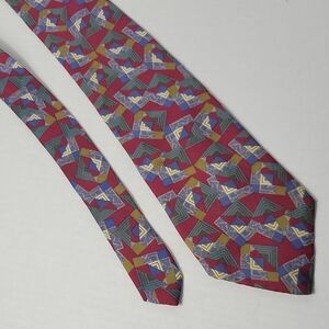 Abstract Patterned Tie in Red and Green